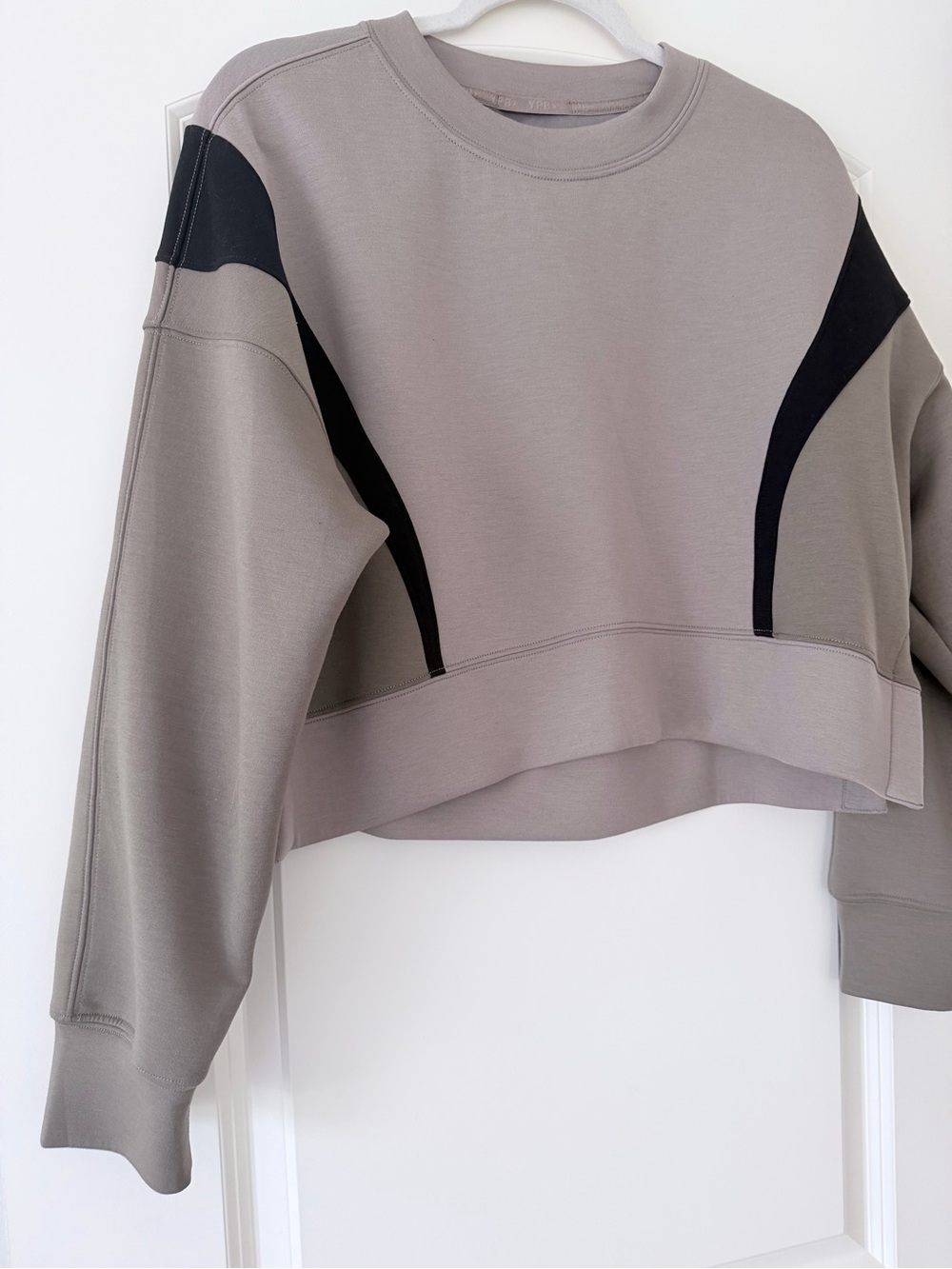 Abercrombie & Fitch YPB Cropped Taupe Sweatshirt with Black Panels - Picture 6 of 10